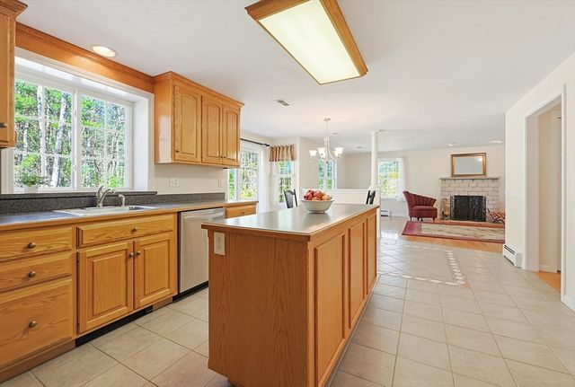 5 Chestnut St, Plainville, MA 02762