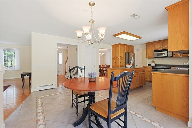 5 Chestnut St, Plainville, MA 02762