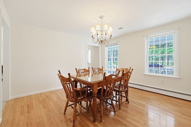 5 Chestnut St, Plainville, MA 02762