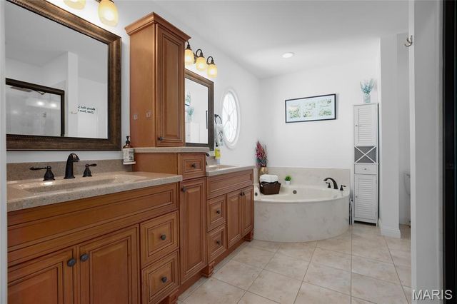 50 Crocknaraw Lane, Weldon Spring, MO 63304