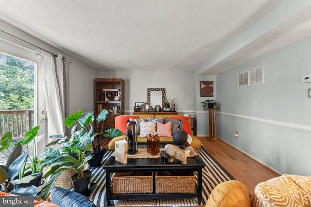 6 CROSSWALL CT, Nottingham, MD 21236