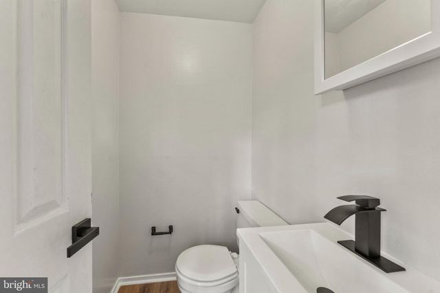 6 CROSSWALL CT, Nottingham, MD 21236