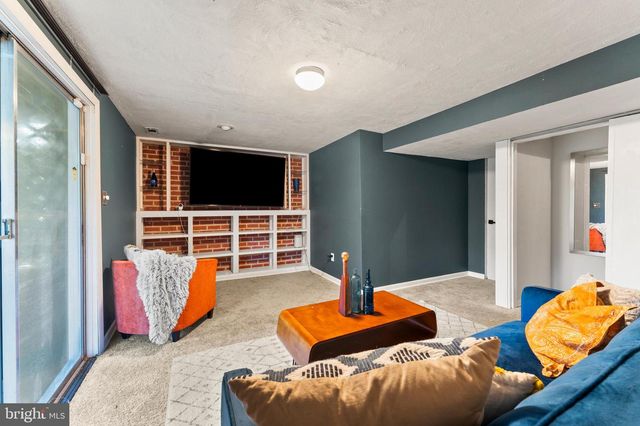 6 CROSSWALL CT, Nottingham, MD 21236