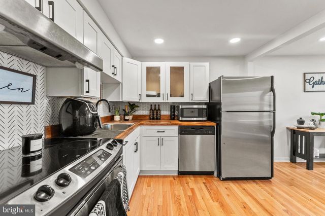 6 CROSSWALL CT, Nottingham, MD 21236