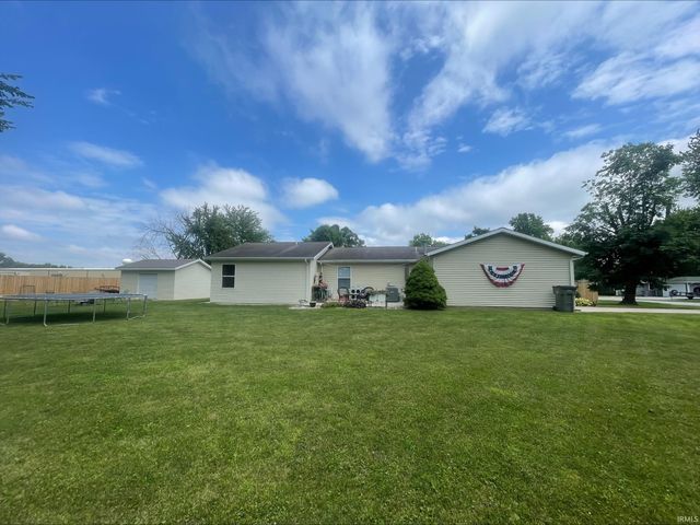 325 W Elm Street, Millersburg, IN 46543