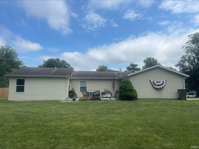 325 W Elm Street, Millersburg, IN 46543