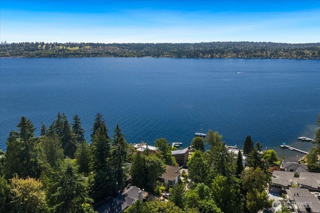 11822 Holmes Point Drive NE, Kirkland, WA 98034