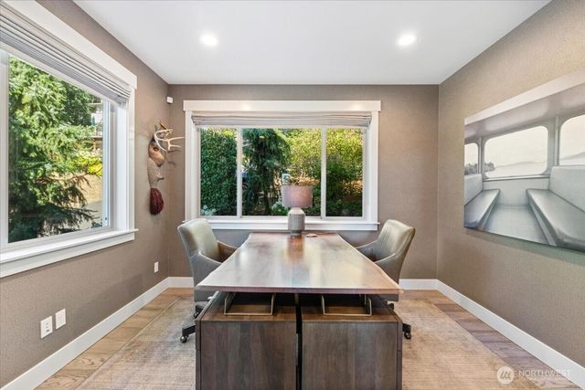 11822 Holmes Point Drive NE, Kirkland, WA 98034