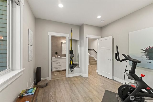11822 Holmes Point Drive NE, Kirkland, WA 98034
