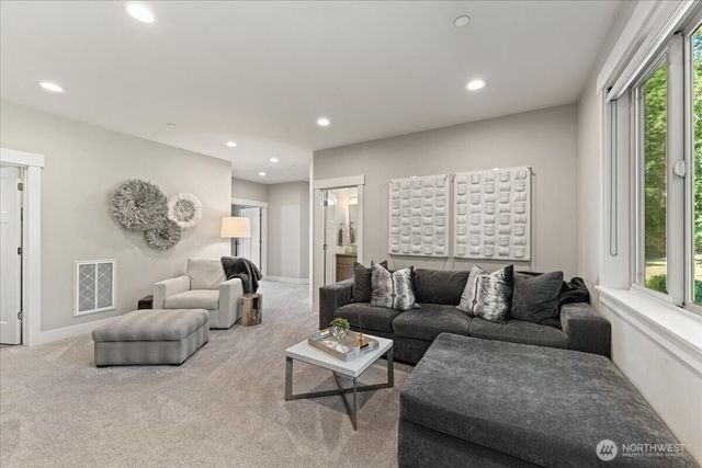 11822 Holmes Point Drive NE, Kirkland, WA 98034