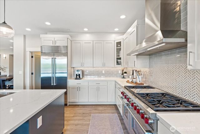 11822 Holmes Point Drive NE, Kirkland, WA 98034
