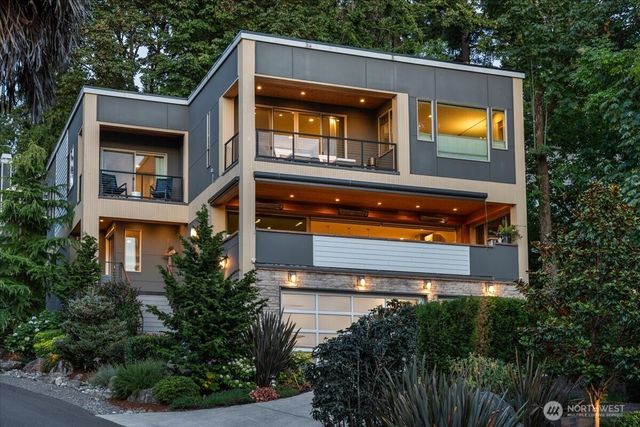 11822 Holmes Point Drive NE, Kirkland, WA 98034