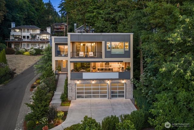 11822 Holmes Point Drive NE, Kirkland, WA 98034