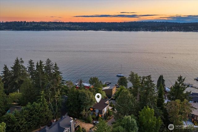 11822 Holmes Point Drive NE, Kirkland, WA 98034