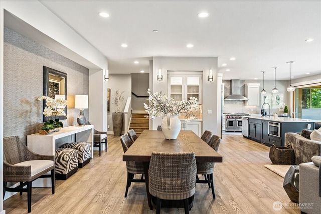 11822 Holmes Point Drive NE, Kirkland, WA 98034