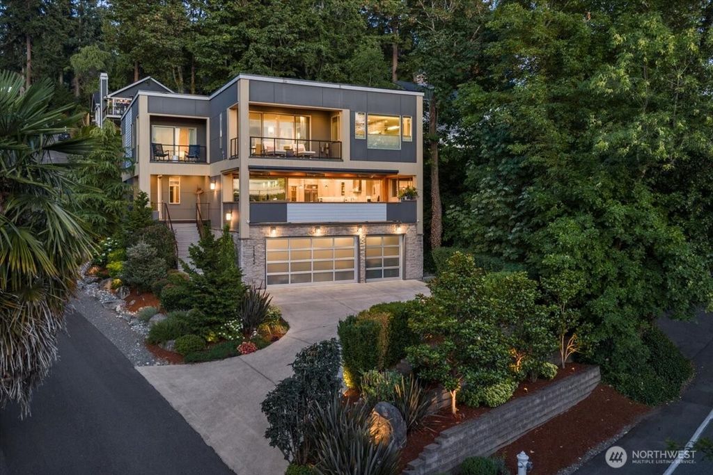 11822 Holmes Point Drive NE, Kirkland, WA 98034