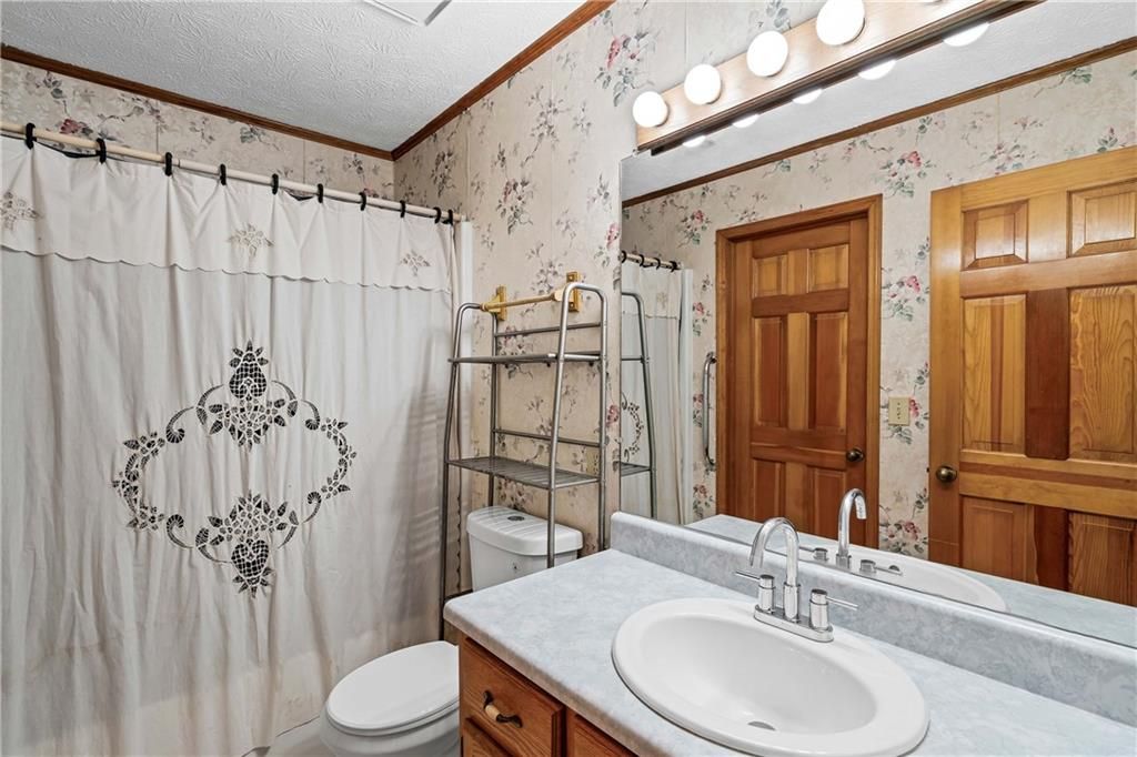 Image 16 of property listing at 1300 Smithdale Road, Cumming, GA 30040