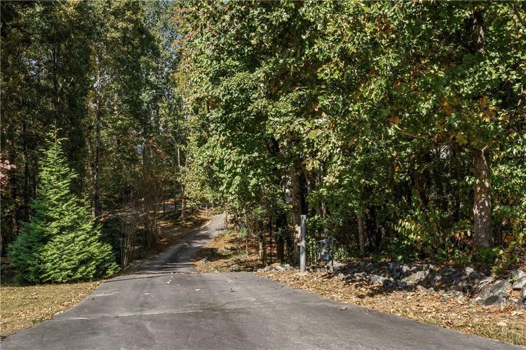 Image 3 of property listing at 1300 Smithdale Road, Cumming, GA 30040