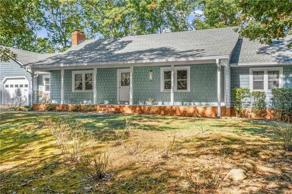 Image 4 of property listing at 1300 Smithdale Road, Cumming, GA 30040