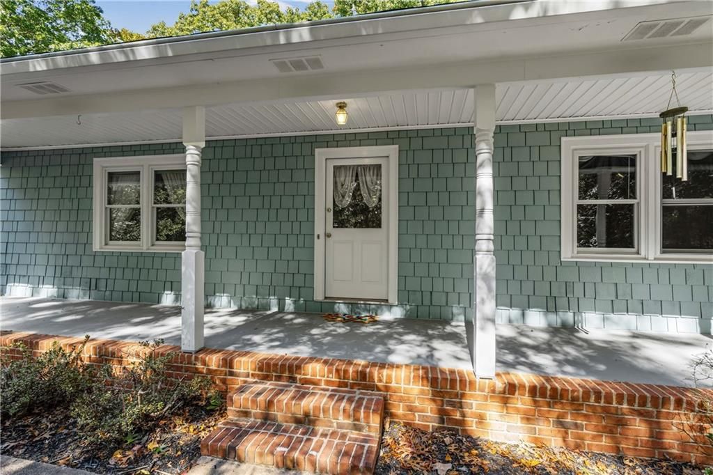 Image 5 of property listing at 1300 Smithdale Road, Cumming, GA 30040