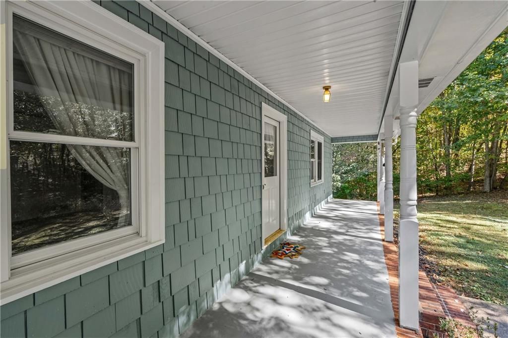 Image 6 of property listing at 1300 Smithdale Road, Cumming, GA 30040