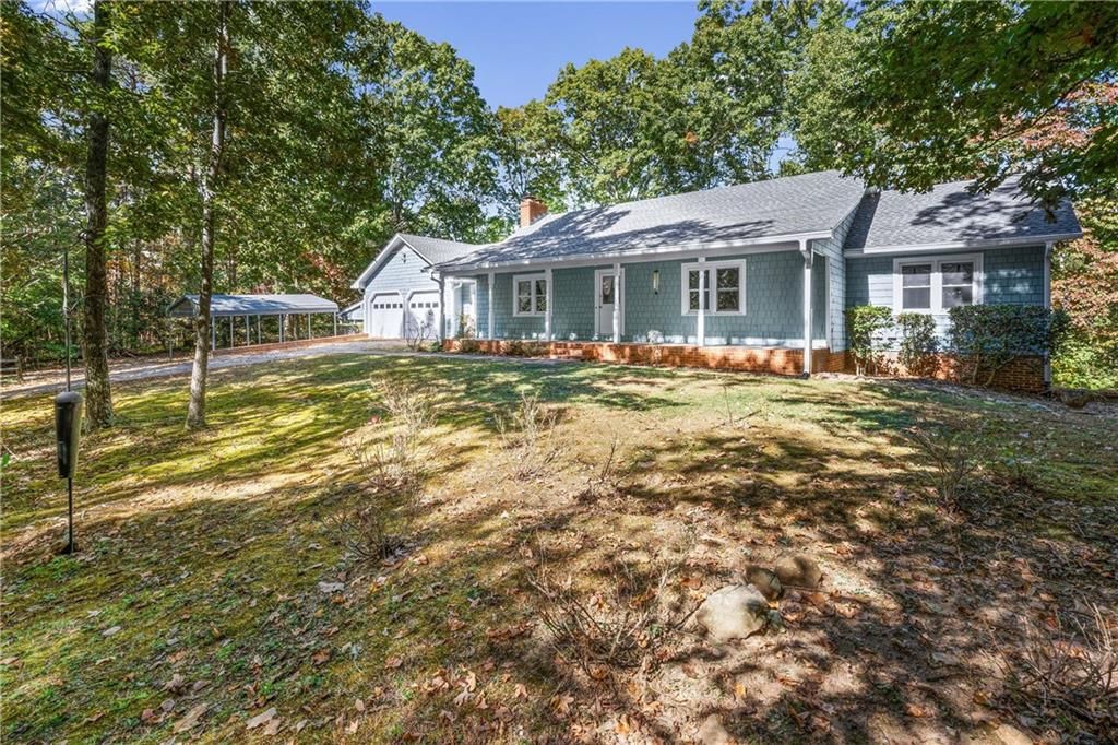 Image 9 of property listing at 1300 Smithdale Road, Cumming, GA 30040