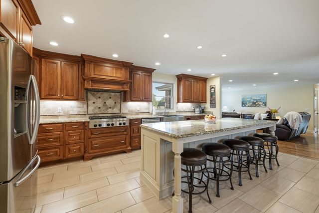 152 Fairways Dr, Hendersonville, TN 37075
