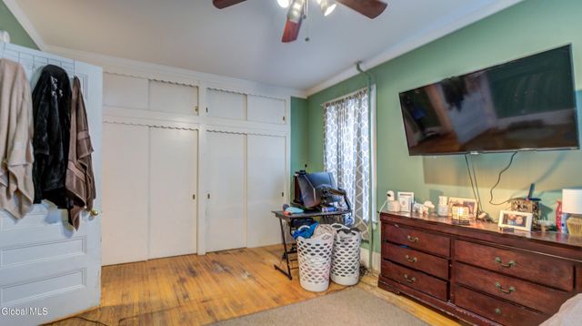 17 2nd Avenue, Gloversville, NY 12078