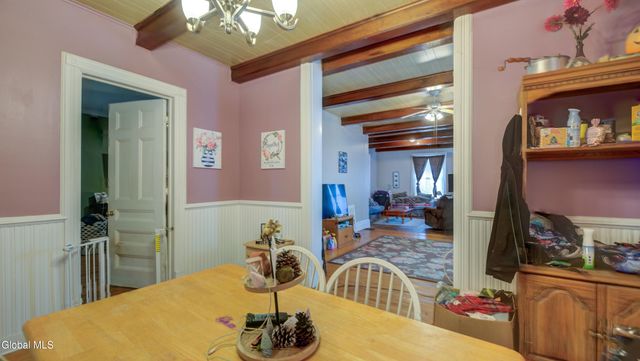 17 2nd Avenue, Gloversville, NY 12078