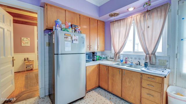 17 2nd Avenue, Gloversville, NY 12078