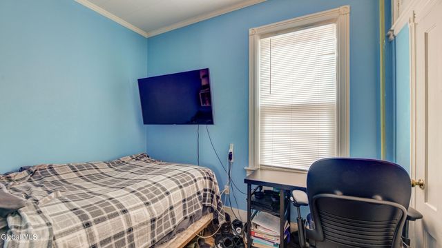 17 2nd Avenue, Gloversville, NY 12078