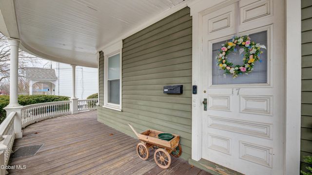 17 2nd Avenue, Gloversville, NY 12078