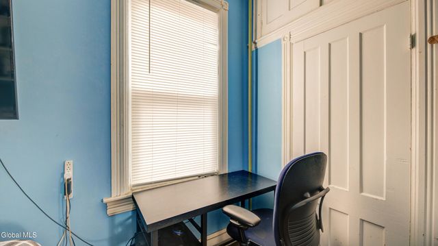 17 2nd Avenue, Gloversville, NY 12078