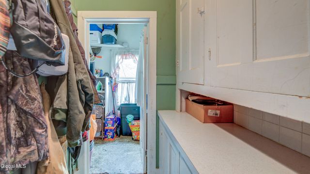 17 2nd Avenue, Gloversville, NY 12078