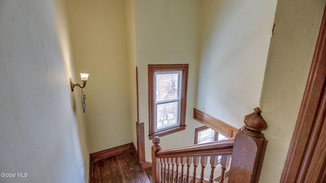 17 2nd Avenue, Gloversville, NY 12078