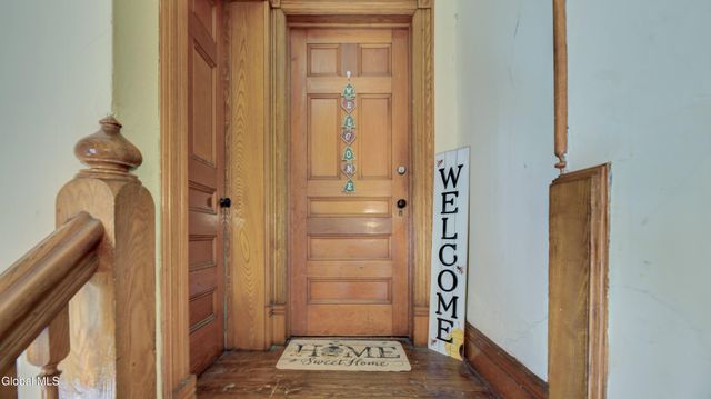 17 2nd Avenue, Gloversville, NY 12078