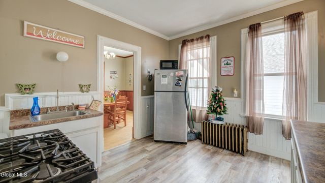 17 2nd Avenue, Gloversville, NY 12078