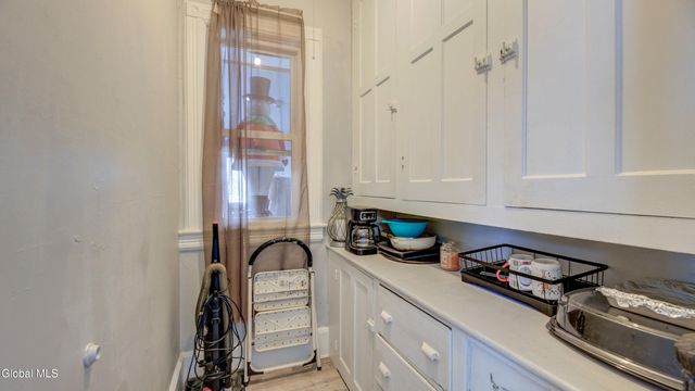 17 2nd Avenue, Gloversville, NY 12078