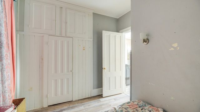 17 2nd Avenue, Gloversville, NY 12078