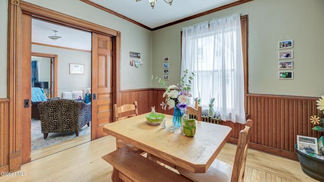 17 2nd Avenue, Gloversville, NY 12078