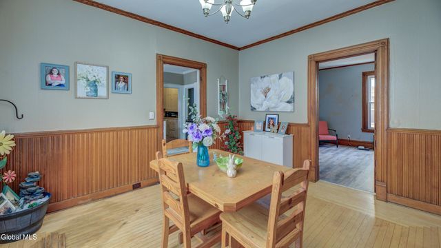 17 2nd Avenue, Gloversville, NY 12078