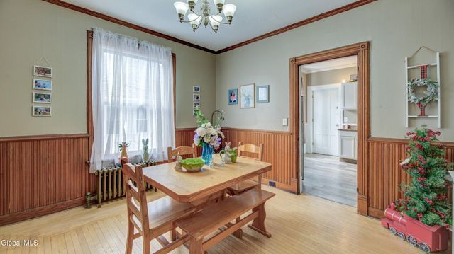 17 2nd Avenue, Gloversville, NY 12078