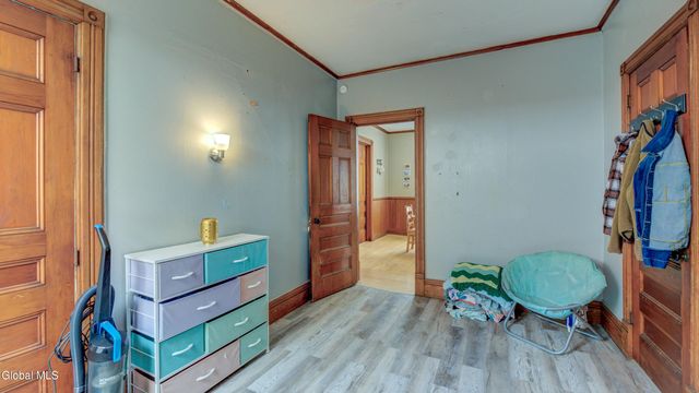 17 2nd Avenue, Gloversville, NY 12078