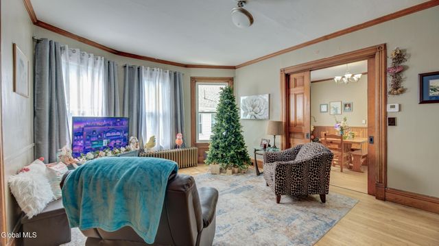 17 2nd Avenue, Gloversville, NY 12078