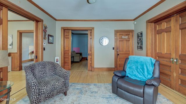 17 2nd Avenue, Gloversville, NY 12078