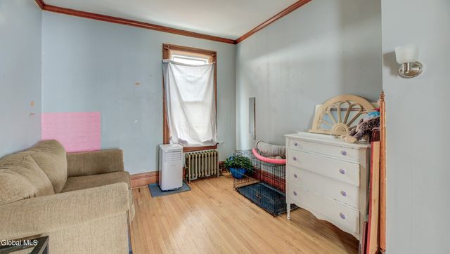 17 2nd Avenue, Gloversville, NY 12078