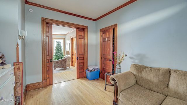 17 2nd Avenue, Gloversville, NY 12078