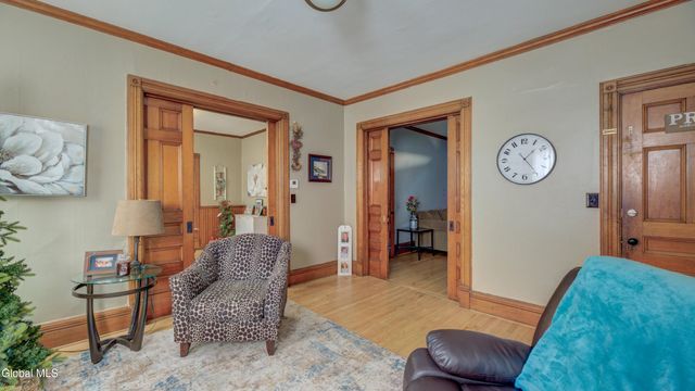 17 2nd Avenue, Gloversville, NY 12078