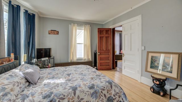 17 2nd Avenue, Gloversville, NY 12078