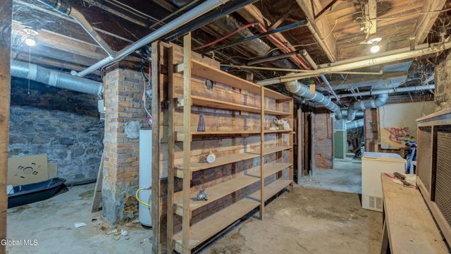 17 2nd Avenue, Gloversville, NY 12078